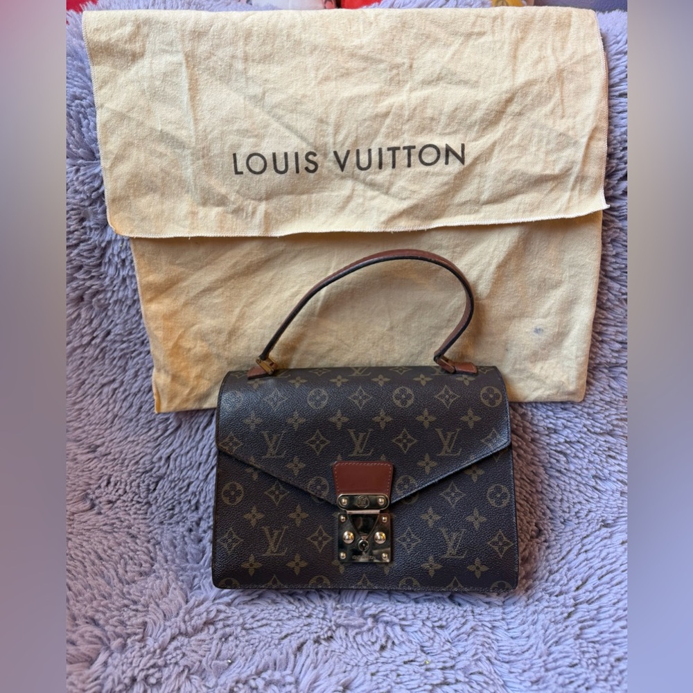 Louis Vuitton purse